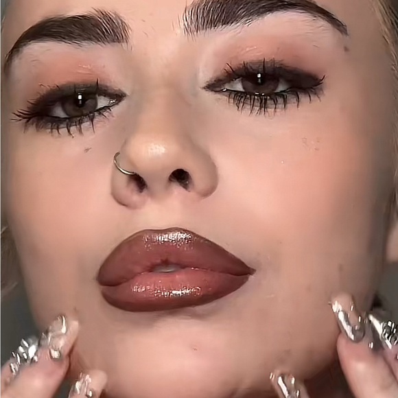 💋 OH BABY a MAC LIPGLASS. ** NEW IN THE BOX. RETAIL $24. - Picture 6 of 13